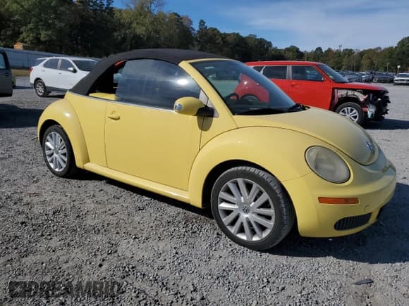 ✅ 2008 Volkswagen Beetle SE • VIN: 3VWRF31Y68M420833 • Lot: 82772365. Wystawiony na Copart z przebiegiem 70 855 mil. Bezpłatny archiwum sprzedaży aukcyjnych z USA i szczegółowy raport historii pojazdu na DreamBid. Zdjęcie 4.