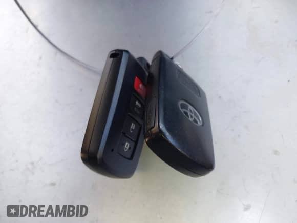 2016 Toyota Camry LE z VIN 4T1BD1FK2GU184688, wystawiony jako IAAI lot #42679622 z przebiegiem 256 875 mil mil oraz . Historia ofert i sprzedaży dostępna na DreamBid. Obrazek 11.