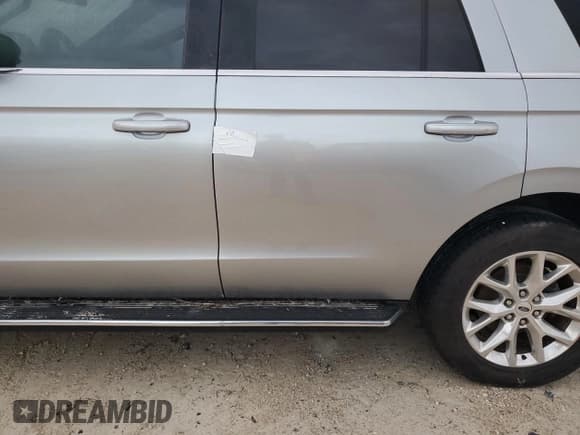 ✅ 2020 Ford Expedition XLT • VIN: 1FMJU1HTXLEA41283 • Lot: 74658014. Wystawiony na Copart z przebiegiem Nie podano. Bezpłatny archiwum sprzedaży aukcyjnych z USA i szczegółowy raport historii pojazdu na DreamBid. Zdjęcie 13.