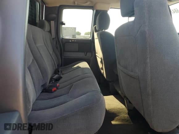 ✅ 2005 Chevrolet Silverado 1500 • VIN: 1GCEC19T65E280470 • Лот: 68477185. Опубликован ранее на Copart с пробегом 84 746 миль. Бесплатный доступ к архиву аукционных продаж из США и подробный отчёт об истории автомобиля на DreamBid. Изображение 10.