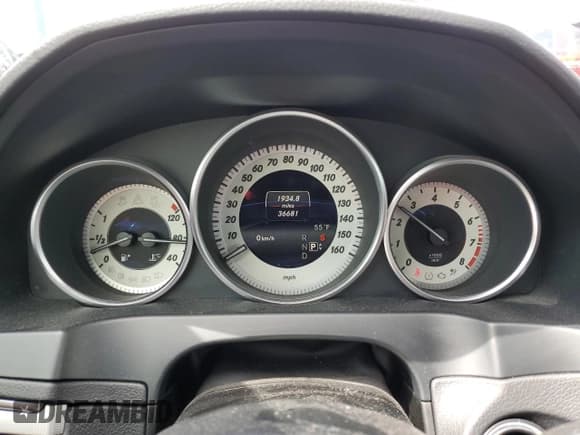 ✅ 2017 Mercedes-Benz E 400 • VIN: WDDKJ6HB6HF352013 • Lot: 56322865. Wystawiony na Copart z przebiegiem 36 681 mil. Bezpłatny archiwum sprzedaży aukcyjnych z USA i szczegółowy raport historii pojazdu na DreamBid. Zdjęcie 9.