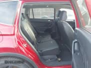 ✅ 2024 Volkswagen Tiguan SE • VIN: 3VVMB7AX6RM061803 • Lot: 43654322. Wystawiony na IAAI z przebiegiem 26 958 mil. Bezpłatny archiwum sprzedaży aukcyjnych z USA i szczegółowy raport historii pojazdu na DreamBid. Zdjęcie 8.