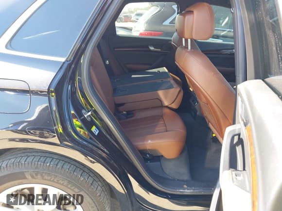 ✅ 2020 Audi Q5 Premium • VIN: WA1ANAFY7L2066850 • Lot: 43399399. Wystawiony na IAAI z przebiegiem 66 335 mil. Bezpłatny archiwum sprzedaży aukcyjnych z USA i szczegółowy raport historii pojazdu na DreamBid. Zdjęcie 8.