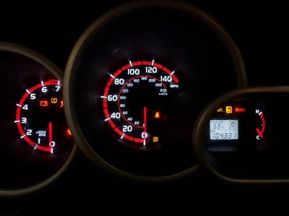 ✅ 2010 Pontiac Vibe • VIN: 5Y2SM6E03AZ403914 • Lot: 80558034. Wystawiony na Copart z przebiegiem 104 331 mil. Bezpłatny archiwum sprzedaży aukcyjnych z USA i szczegółowy raport historii pojazdu na DreamBid. Zdjęcie 9.