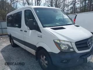 ✅ 2017 Mercedes-Benz Sprinter • VIN: WDZPE7CD4HP531938 • Lot: 41689266. Wystawiony na IAAI z przebiegiem 111 673 mil. Bezpłatny archiwum sprzedaży aukcyjnych z USA i szczegółowy raport historii pojazdu na DreamBid. Zdjęcie 1.
