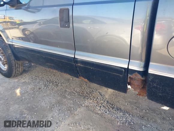 ✅ 2002 Ford F-250 XL • VIN: 1FTNX21F82EA53163 • Lot: 43704133. Listed on IAAI with 250,086 mi. Free auction sales archive from the USA and detailed vehicle history report at DreamBid. Image 14.