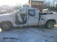 ✅ 2019 Chevrolet Silverado 1500 RST • VIN: 1GCRYEEDXKZ273955 • Lot: 41211019. Wystawiony na IAAI z przebiegiem Nie podano. Bezpłatny archiwum sprzedaży aukcyjnych z USA i szczegółowy raport historii pojazdu na DreamBid. Zdjęcie 15.