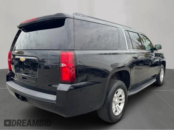 ✅ 2018 Chevrolet Suburban LT • VIN: 1GNSCHKC5JR243183 • Lot: 92930675. Listed on Copart with 294,897 mi. Free auction sales archive from the USA and detailed vehicle history report at DreamBid. Image 4.