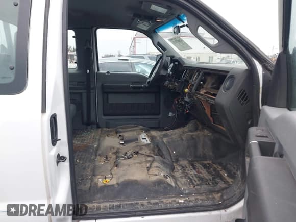 ✅ 2011 Ford F-350 • VIN: 1FT7X3AT9BEC25155 • Lot: 42087821. Wystawiony na IAAI z przebiegiem Nie podano. Bezpłatny archiwum sprzedaży aukcyjnych z USA i szczegółowy raport historii pojazdu na DreamBid. Zdjęcie 5.