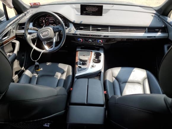 ✅ 2019 Audi Q7 Premium Plus • VIN: WA1LHAF71KD031327 • Лот: 67546275. Опубликован ранее на Copart с пробегом 71 996 миль. Бесплатный доступ к архиву аукционных продаж из США и подробный отчёт об истории автомобиля на DreamBid. Изображение 8.