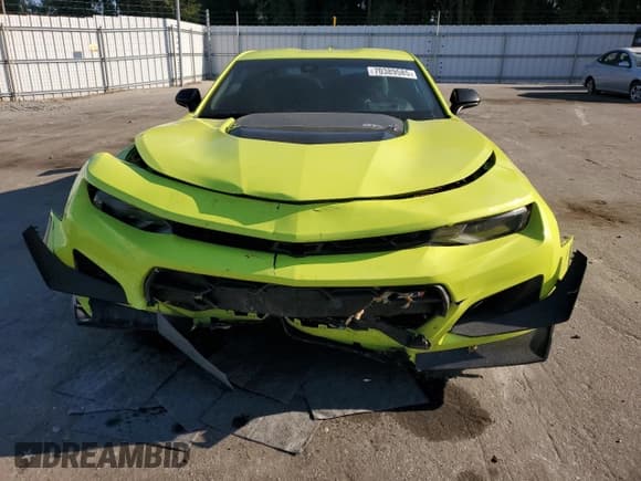 ✅ 2020 Chevrolet Camaro ZL1 • VIN: 1G1FJ1R6XL0133253 • Lot: 70389585. Wystawiony na Copart z przebiegiem 59 573 mil. Bezpłatny archiwum sprzedaży aukcyjnych z USA i szczegółowy raport historii pojazdu na DreamBid. Zdjęcie 5.