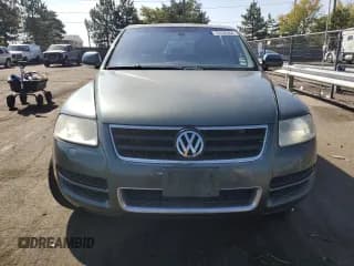 ✅ 2004 Volkswagen Touareg • VIN: WVGCM77LX4D039165 • Lot: 73722264. Wystawiony na Copart z przebiegiem 208 640 mil. Bezpłatny archiwum sprzedaży aukcyjnych z USA i szczegółowy raport historii pojazdu na DreamBid. Zdjęcie 5.