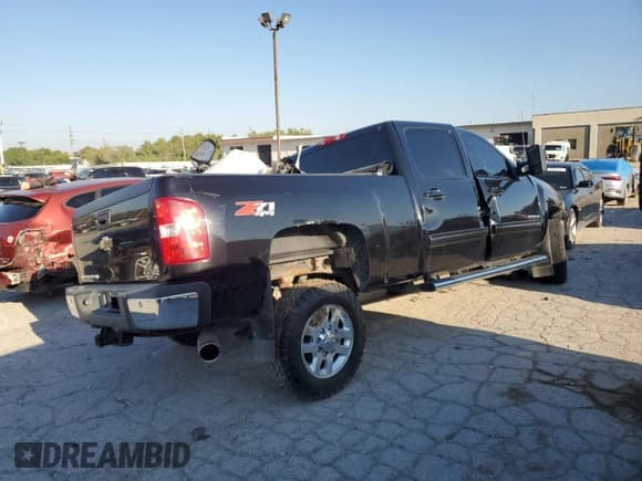 ✅ 2011 Chevrolet Silverado 2500HD LTZ • VIN: 1GC1KYC87BF238913 • Лот: 80164905. Опубликован ранее на Copart с пробегом Не указан. Бесплатный доступ к архиву аукционных продаж из США и подробный отчёт об истории автомобиля на DreamBid. Изображение 3.