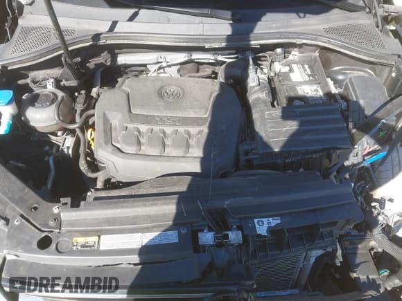 ✅ 2019 Volkswagen Tiguan S • VIN: 3VV0B7AX6KM026893 • Lot: 43550464. Wystawiony na IAAI z przebiegiem 89 653 mil. Bezpłatny archiwum sprzedaży aukcyjnych z USA i szczegółowy raport historii pojazdu na DreamBid. Zdjęcie 10.