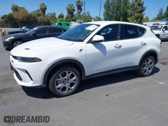 2024 Dodge Hornet R/T z VIN ZACPDFCW0R3A31298, wystawiony jako IAAI lot #42078121 z przebiegiem 44 784 mil mil oraz . Historia ofert i sprzedaży dostępna na DreamBid. Obrazek 2.