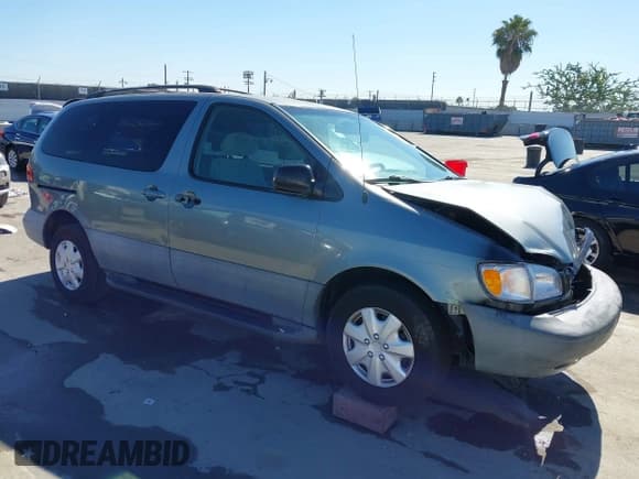✅ 1998 Toyota Sienna XLE • VIN: 4T3ZF13C9WU021130 • Лот: 43475988. Опубликован ранее на IAAI с пробегом 166 310 миль. Бесплатный доступ к архиву аукционных продаж из США и подробный отчёт об истории автомобиля на DreamBid. Изображение 1.