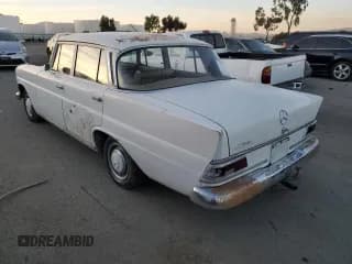 ✅ 1966 Mercedes-Benz 230 • VIN: 11001110007945 • Лот: 88349655. Опубликован ранее на Copart с пробегом 93 352 миль. Бесплатный доступ к архиву аукционных продаж из США и подробный отчёт об истории автомобиля на DreamBid. Изображение 2.