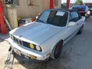 ✅ 1988 BMW 3 Series • VIN: WBABB2301J8858670 • Lot: 42245327. Wystawiony na IAAI z przebiegiem 110 749 mil. Bezpłatny archiwum sprzedaży aukcyjnych z USA i szczegółowy raport historii pojazdu na DreamBid. Zdjęcie 2.