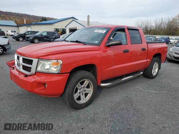 ✅ 2008 Dodge Dakota SXT • VIN: 1D7HW38K28S597134 • Lot: 91841135. Wystawiony na Copart z przebiegiem 157 792 mil. Bezpłatny archiwum sprzedaży aukcyjnych z USA i szczegółowy raport historii pojazdu na DreamBid. Zdjęcie 1.