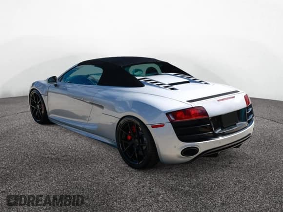 ✅ 2011 Audi R8 • VIN: WUAVNAFGXBN000629 • Lot: 93017685. Listed on Copart with 57,850 mi. Free auction sales archive from the USA and detailed vehicle history report at DreamBid. Image 3.