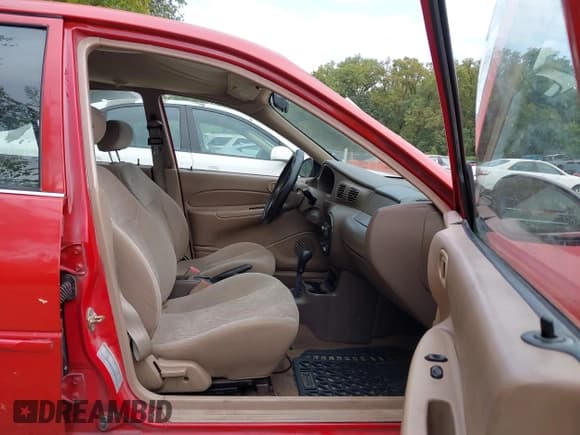 ✅ 2000 Ford Escort • VIN: 3FAFP13P2YR167076 • Лот: 43229335. Опубликован ранее на IAAI с пробегом 308 625 миль. Бесплатный доступ к архиву аукционных продаж из США и подробный отчёт об истории автомобиля на DreamBid. Изображение 5.