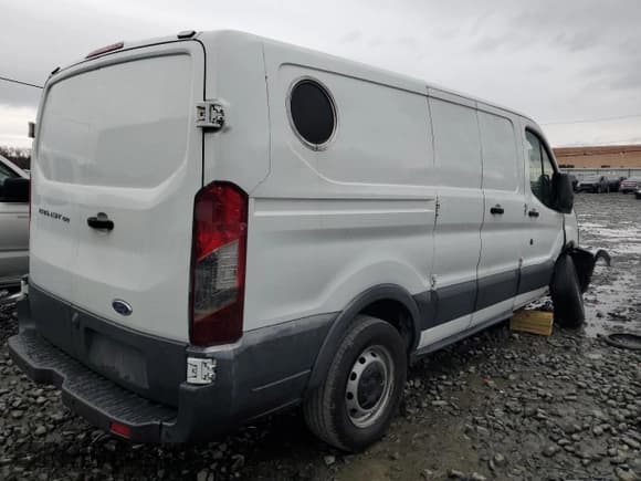 ✅ 2018 Ford Transit • VIN: 1FTYE1ZM3JKA81596 • Лот: 91465585. Опубликован ранее на Copart с пробегом 110 757 миль. Бесплатный доступ к архиву аукционных продаж из США и подробный отчёт об истории автомобиля на DreamBid. Изображение 3.
