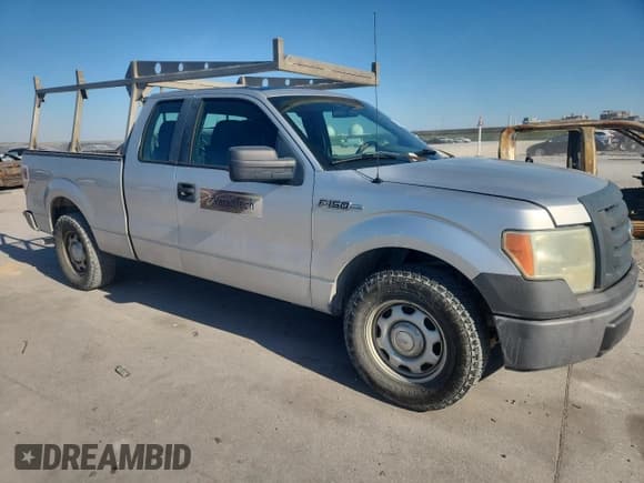 ✅ 2010 Ford F-150 XL • VIN: 1FTEX1CWXAFC37116 • Lot: 86507135. Wystawiony na Copart z przebiegiem 173 162 mil. Bezpłatny archiwum sprzedaży aukcyjnych z USA i szczegółowy raport historii pojazdu na DreamBid. Zdjęcie 4.