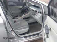 ✅ 2014 Toyota Prius Two • VIN: JTDKN3DU8E1735660 • Lot: 43803644. Wystawiony na IAAI z przebiegiem 279 126 mil. Bezpłatny archiwum sprzedaży aukcyjnych z USA i szczegółowy raport historii pojazdu na DreamBid. Zdjęcie 5.