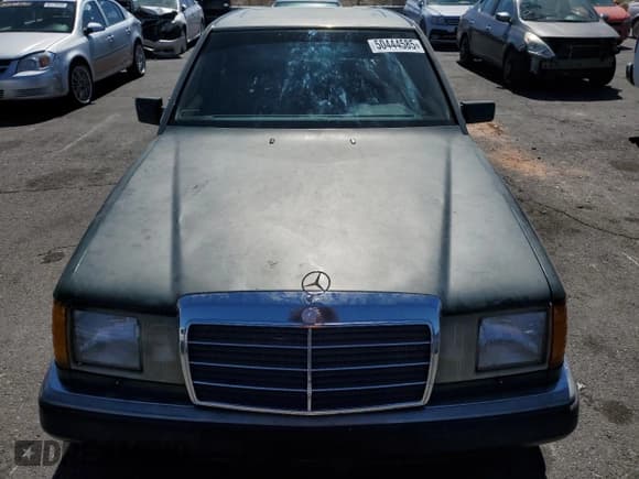 ✅ 1993 Mercedes-Benz 400 E • VIN: WDBEA34E3PB937142 • Lot: 50444585. Listed on Copart with 275,929 mi. Free auction sales archive from the USA and detailed vehicle history report at DreamBid. Image 5.