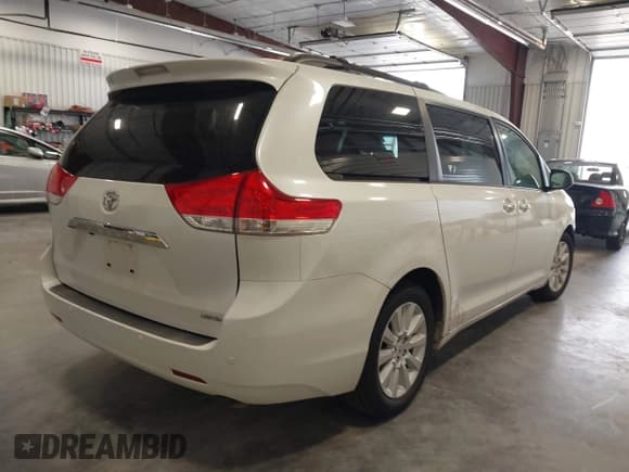 ✅ 2012 Toyota Sienna XLE AAS • VIN: 5TDYK3DC9CS254505 • Lot: 42705189. Listed on IAAI with 152,445 mi. Free auction sales archive from the USA and detailed vehicle history report at DreamBid. Image 4.