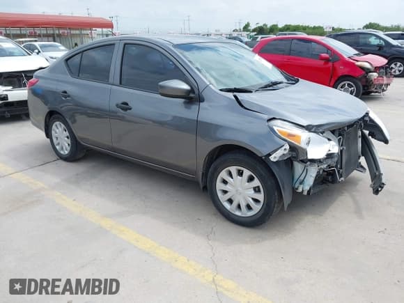 ✅ 2016 Nissan Versa S Plus • VIN: 3N1CN7AP8GL837372 • Lot: 42352185. Wystawiony na IAAI z przebiegiem 105 001 mil. Bezpłatny archiwum sprzedaży aukcyjnych z USA i szczegółowy raport historii pojazdu na DreamBid. Zdjęcie 1.