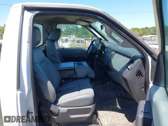 ✅ 2013 Ford F-250 XL • VIN: 1FDBF2B63DEA18579 • Lot: 42136145. Listed on IAAI with 221,134 mi. Free auction sales archive from the USA and detailed vehicle history report at DreamBid. Image 5.
