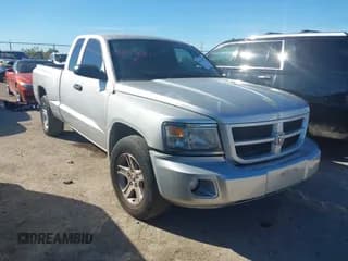 ✅ 2010 Dodge Dakota • VIN: 1D7CE3BK7AS263855 • Lot: 40819181. Wystawiony na IAAI z przebiegiem 201 640 mil. Bezpłatny archiwum sprzedaży aukcyjnych z USA i szczegółowy raport historii pojazdu na DreamBid. Zdjęcie 1.