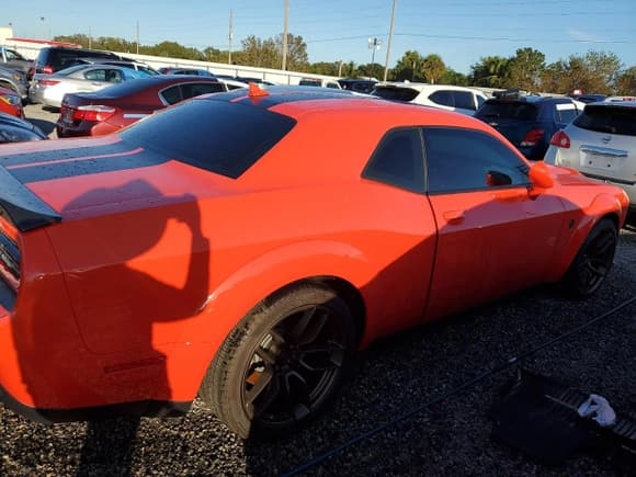 ✅ 2022 Dodge Challenger SRT Hellcat Redeye Widebody • VIN: 2C3CDZL97NH116948 • Lot: 75085104. Wystawiony na Copart z przebiegiem Nie podano. Bezpłatny archiwum sprzedaży aukcyjnych z USA i szczegółowy raport historii pojazdu na DreamBid. Zdjęcie 3.