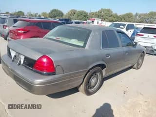 ✅ 2007 Ford Police Interceptor • VIN: 2FAFP71W27X124564 • Lot: 43408898. Wystawiony na IAAI z przebiegiem 177 526 mil. Bezpłatny archiwum sprzedaży aukcyjnych z USA i szczegółowy raport historii pojazdu na DreamBid. Zdjęcie 4.