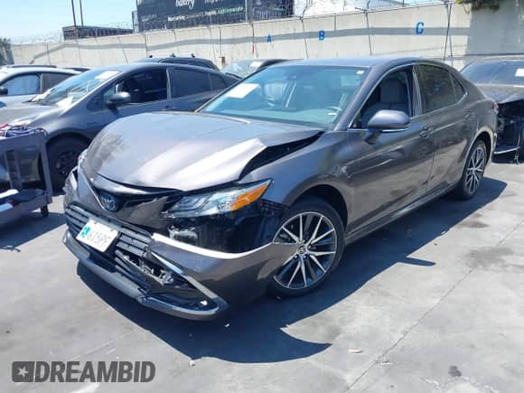 2022 Toyota Camry Hybrid XLE with VIN 4T1F31AK4NU571560, listed as a IAAI auction lot 42654973 with 10,810 mi miles and . Bid and sale history available at DreamBid. Image 21.