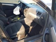 ✅ 2011 Volkswagen Jetta SEL • VIN: 3VWLX7AJ4BM035940 • Lot: 43735911. Listed on IAAI with 197,431 mi. Free auction sales archive from the USA and detailed vehicle history report at DreamBid. Image 5.