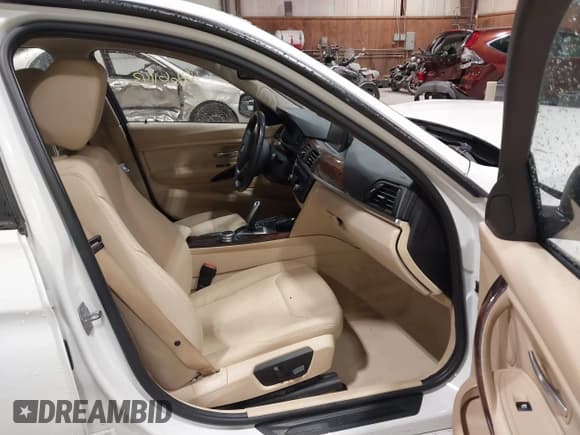 ✅ 2014 BMW 3 Series 328i xDrive • VIN: WBA3B5C54EP542693 • Лот: 43661143. Опубликован ранее на IAAI с пробегом 137 501 миль. Бесплатный доступ к архиву аукционных продаж из США и подробный отчёт об истории автомобиля на DreamBid. Изображение 5.