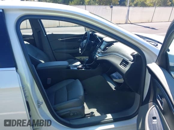 ✅ 2018 Chevrolet Impala LT • VIN: 2G1105SA1J9105914 • Lot: 43358115. Wystawiony na IAAI z przebiegiem 134 506 mil. Bezpłatny archiwum sprzedaży aukcyjnych z USA i szczegółowy raport historii pojazdu na DreamBid. Zdjęcie 5.