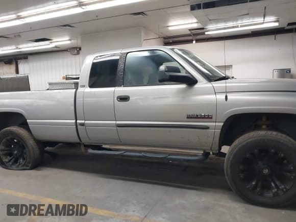 ✅ 1999 Dodge 2500 • VIN: 1B7KF2363XJ652554 • Лот: 43450889. Опубликован ранее на IAAI с пробегом 592 561 миль. Бесплатный доступ к архиву аукционных продаж из США и подробный отчёт об истории автомобиля на DreamBid. Изображение 13.