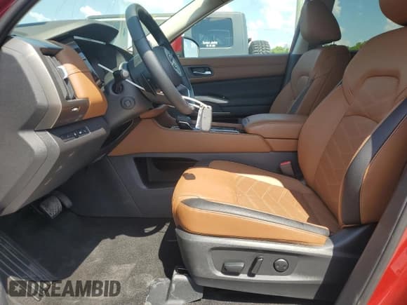 ✅ 2024 Nissan Pathfinder Platinum • VIN: 5N1DR3DG3RC304334 • Lot: 61802405. Listed on Copart with 11,372 mi. Free auction sales archive from the USA and detailed vehicle history report at DreamBid. Image 7.