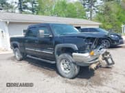 ✅ 2005 Chevrolet Silverado 2500HD LS • VIN: 1GCHK23UX5F857938 • Lot: 42169810. Wystawiony na IAAI z przebiegiem 212 327 mil. Bezpłatny archiwum sprzedaży aukcyjnych z USA i szczegółowy raport historii pojazdu na DreamBid. Zdjęcie 1.