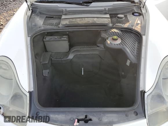 ✅ 2002 Porsche Boxster • VIN: WP0CA29802U625055 • Lot: 75728304. Wystawiony na Copart z przebiegiem 60 531 mil. Bezpłatny archiwum sprzedaży aukcyjnych z USA i szczegółowy raport historii pojazdu na DreamBid. Zdjęcie 11.