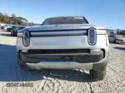 ✅ 2025 Rivian R1T Adventure • VIN: 7FCTGBAA5SN035774 • Lot: 89626345. Wystawiony na Copart z przebiegiem 10 465 mil. Bezpłatny archiwum sprzedaży aukcyjnych z USA i szczegółowy raport historii pojazdu na DreamBid. Zdjęcie 5.