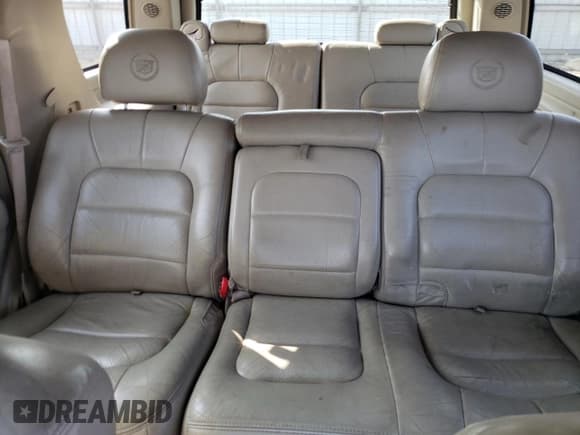 ✅ 2002 Cadillac Escalade • VIN: 1GYEK63N42R111007 • Lot: 70254904. Wystawiony na Copart z przebiegiem 228 828 mil. Bezpłatny archiwum sprzedaży aukcyjnych z USA i szczegółowy raport historii pojazdu na DreamBid. Zdjęcie 10.