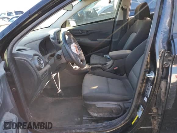 2019 Hyundai Kona SEL z VIN KM8K22AAXKU323808, wystawiony jako Copart lot #72089632 z przebiegiem 13 436 mil mil oraz . Historia ofert i sprzedaży dostępna na DreamBid. Obrazek 7.