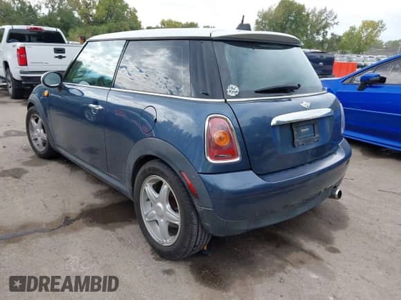 2009 MINI Hardtop with VIN WMWMF33529TU73545, listed as a IAAI auction lot 43381138 with 126,704 mi miles and . Bid and sale history available at DreamBid. Image 3.