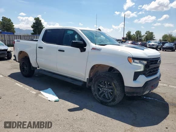 ✅ 2024 Chevrolet Silverado 1500 LT Trail Boss • VIN: 3GCUDFEDXRG243117 • Lot: 69073085. Wystawiony na Copart z przebiegiem 61 981 mil. Bezpłatny archiwum sprzedaży aukcyjnych z USA i szczegółowy raport historii pojazdu na DreamBid. Zdjęcie 4.
