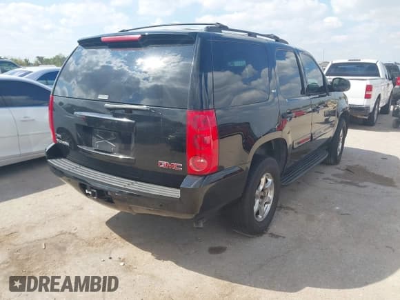 ✅ 2009 GMC Yukon SLT 4SB • VIN: 1GKFC33029R102475 • Lot: 43433666. Listed on IAAI with 178,462 mi. Free auction sales archive from the USA and detailed vehicle history report at DreamBid. Image 4.