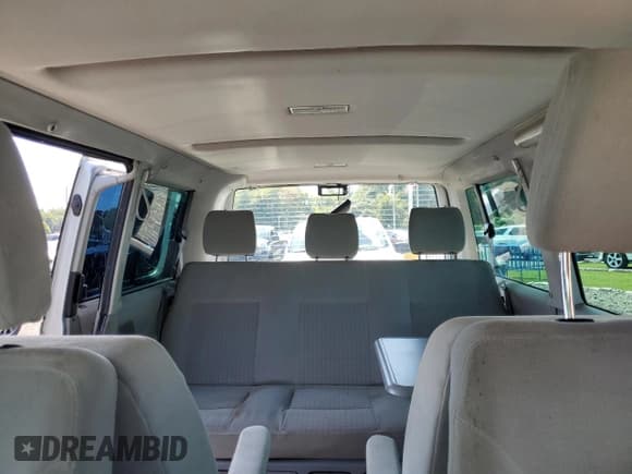 ✅ 2003 Volkswagen EuroVan MV • VIN: WV2MB47023H044047 • Лот: 71014624. Опубликован ранее на Copart с пробегом 189 485 миль. Бесплатный доступ к архиву аукционных продаж из США и подробный отчёт об истории автомобиля на DreamBid. Изображение 10.